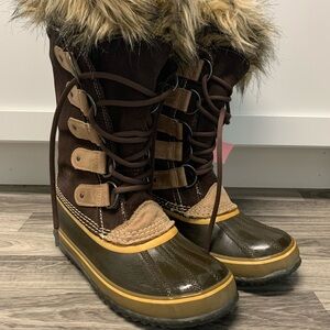 Sorel Black and Tan Rubber Boots